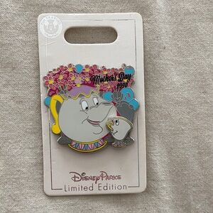 Disney Collectible Pin Mrs. Potts and Chip